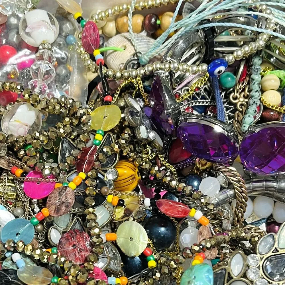 VTG - Now Repurpose Junk Jewelry Rhinestone Beads DIY Craft Supplies Box 1#10.8